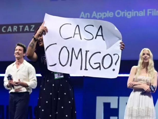 Pedido de casamento surpreende atores internacionais durante CCXP. Veja Vídeo!