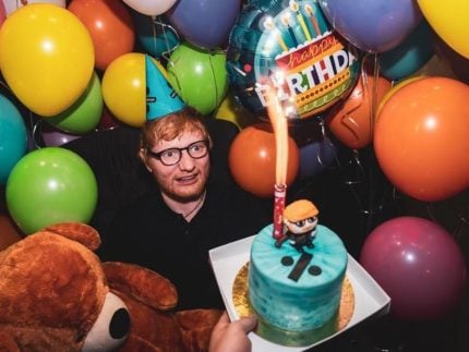 Ed Sheeran comemora aniversário em pizzaria de Porto Alegre