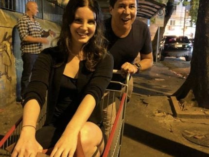 Lana Del Rey se divertindo no RJ em 2014