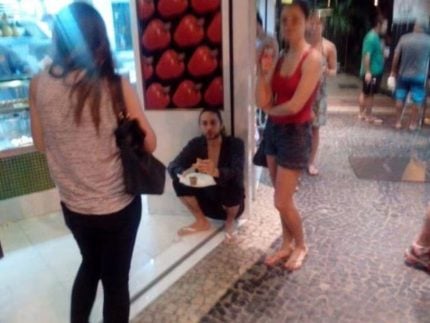 Jared Leto no RJ, com visual desleixado