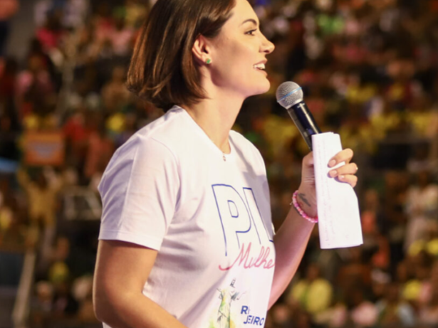 Evento do PL Mulher marca apoio a Michelle, mas Bolsonaro não comenta candidatura