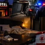Homem morre em motel acompanhado de mulher e pastor, que arrombou portão na fuga