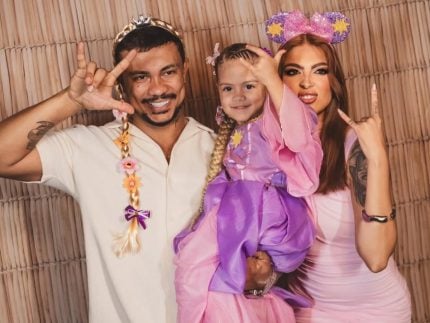 Paz selada! Xamã e ex-companheira se unem para comemorar aniversário da filha