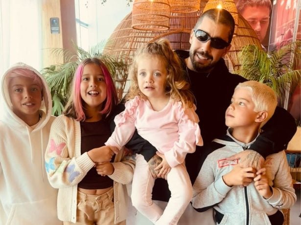 Pedro Scooby compartilha antes e depois com os filhos: “Sendo muito felizes”
