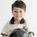 Pequeno Gui é eleito o torcedor do ano pelo Fifa The Best