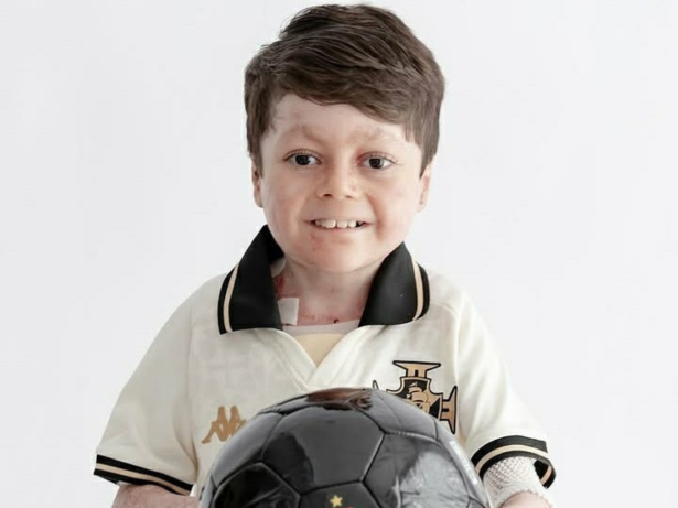Pequeno Gui é eleito o torcedor do ano pelo Fifa The Best