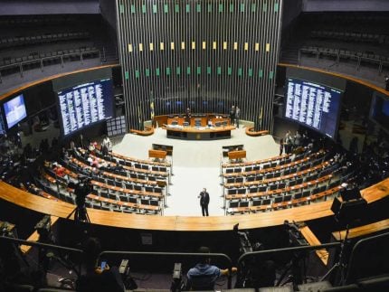 Câmara barra MP do IOF e impõe derrota política e fiscal ao governo Lula