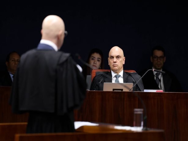 Moraes solicita a Zanin realização de sessão extra no julgamento de Bolsonaro
