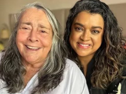 Mãe de Preta Gil se reúne com amigos no dia em que filha completaria 51 anos