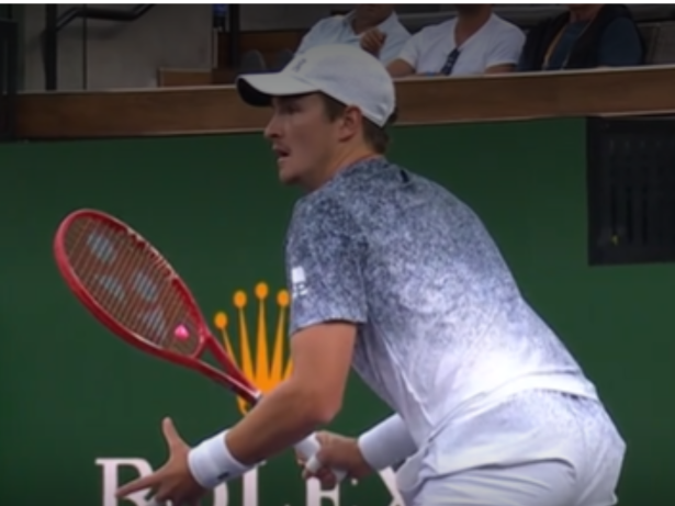 João Fonseca encara Sinner de igual para igual, mas se despede nas oitavas de Indian Wells