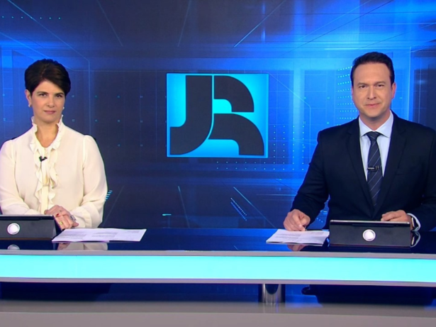 Record mexe na apresentação de programas e telejornais