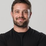 Rafael Cardoso se interna em clínica de reabilitação após admitir recaída