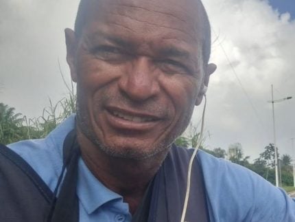 Repórter da Globo é ameaçado por traficantes e deixa área de tiroteio na Bahia