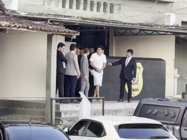 Réu por tentativa de feminicídio, cantor João Lima deixa prisão após decisão da Justiça