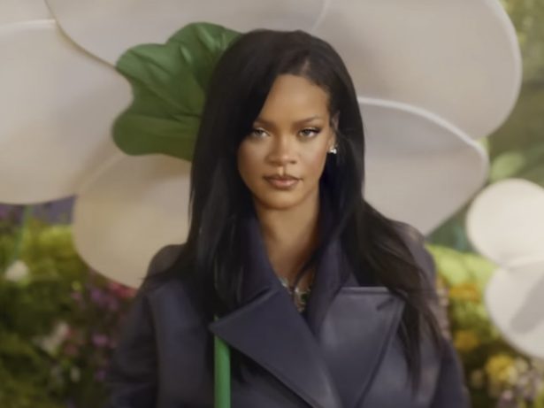 Rihanna ressurge com nova música após quase três anos para filme dos “Smurfs”