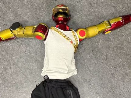 Robô é apreendido na Alemanha após suspeita de assédio contra adolescente