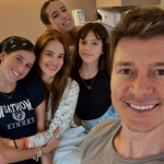 Rodrigo Faro posta foto com Vera Viel e família após cirurgia: “Agradecer a cura”