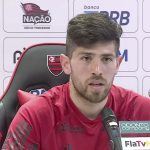 Carro com jogadores do Flamengo é alvo de tiros em madrugada de terror no Rio
