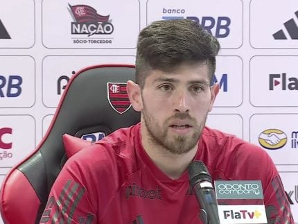 Carro com jogadores do Flamengo é alvo de tiros em madrugada de terror no Rio