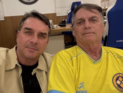 Moraes libera encontros entre Flávio Bolsonaro e o pai após três meses de restrição