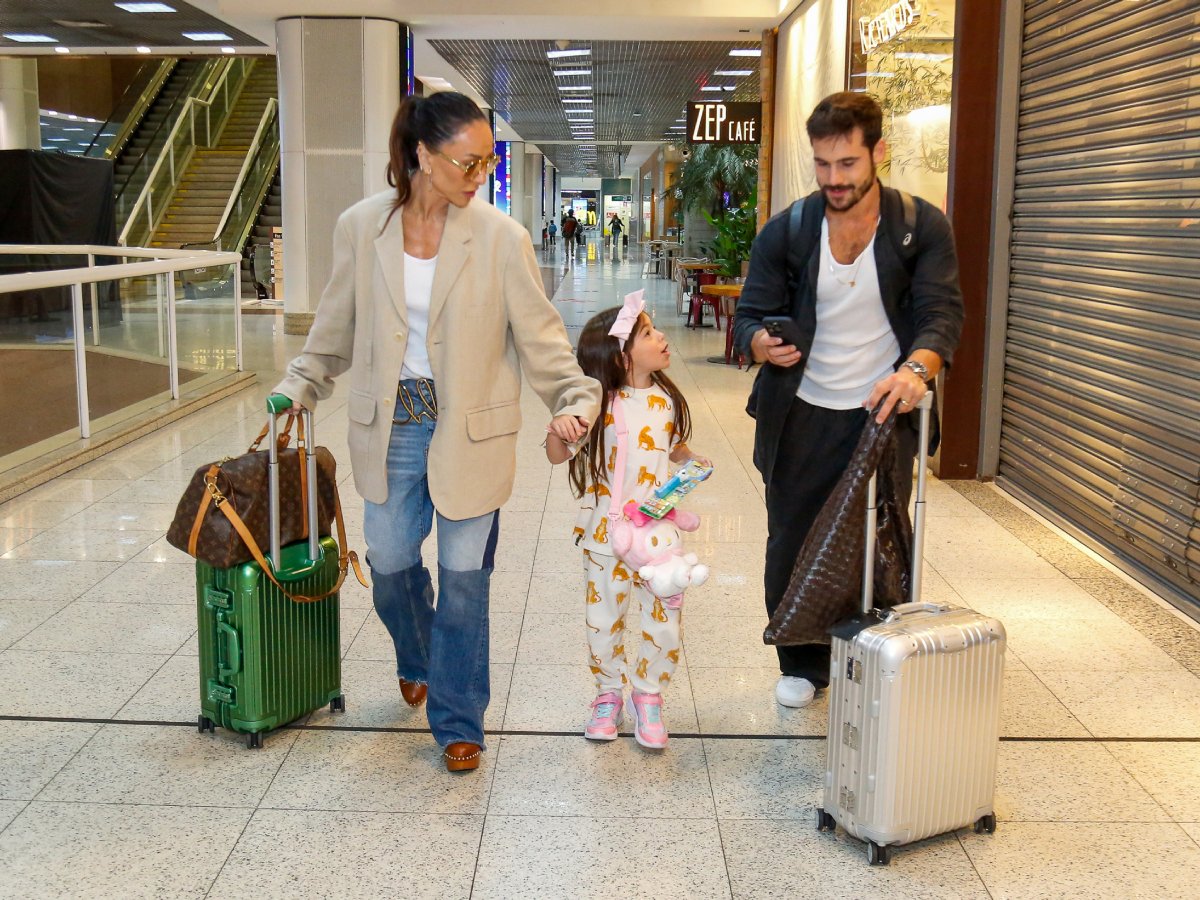 Sabrina Sato, Nicolas Prattes e Zoe (Foto: Paulo Tauil/Agência Brazil News)