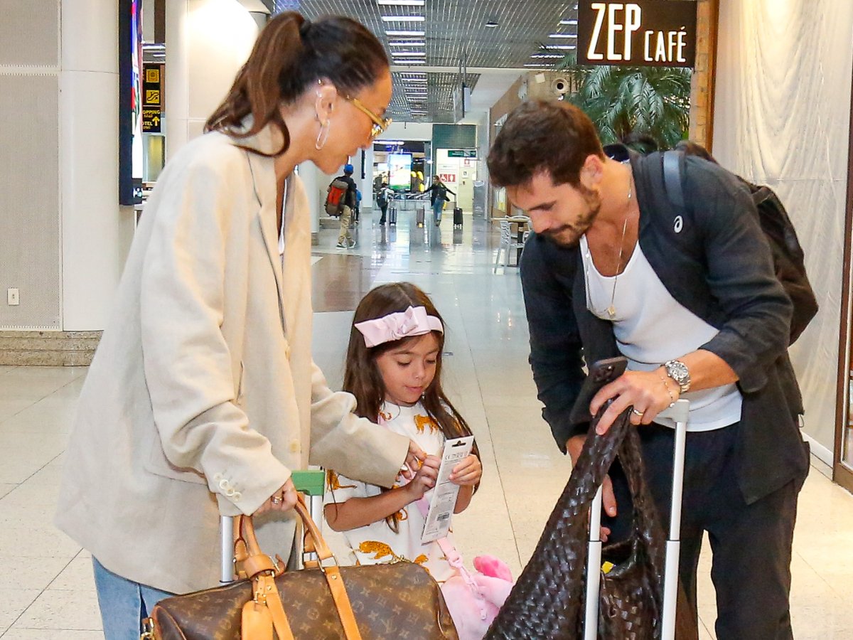 Sabrina Sato, Nicolas Prattes e Zoe (Foto: Paulo Tauil/Agência Brazil News)