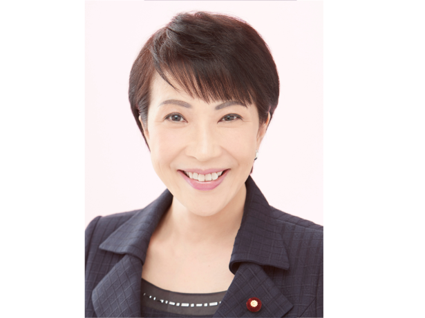 Japão elege primeira mulher para comandar país na história