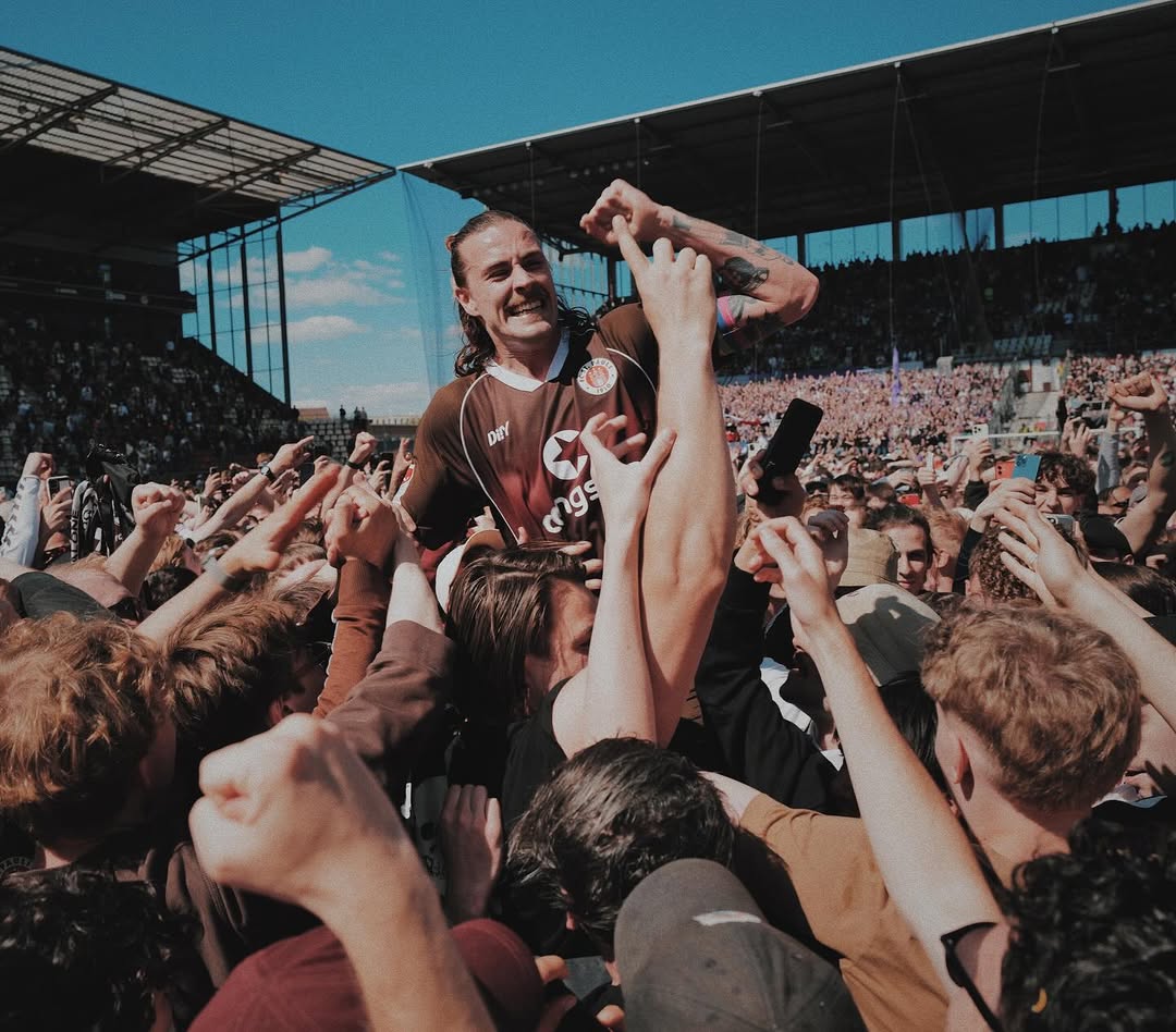 Jackson Irvine e a esposa, Jemilla Pir, sofreram ataques do dirigente do St. Pauli, René Born, nas redes sociais / Reprodução: Instagram
