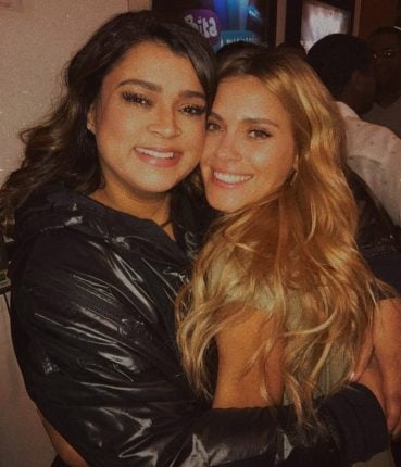 As homenagens de despedida dos amigos de Preta Gil; acompanhe! 1 Preta Gil e Carolina Dieckmmann