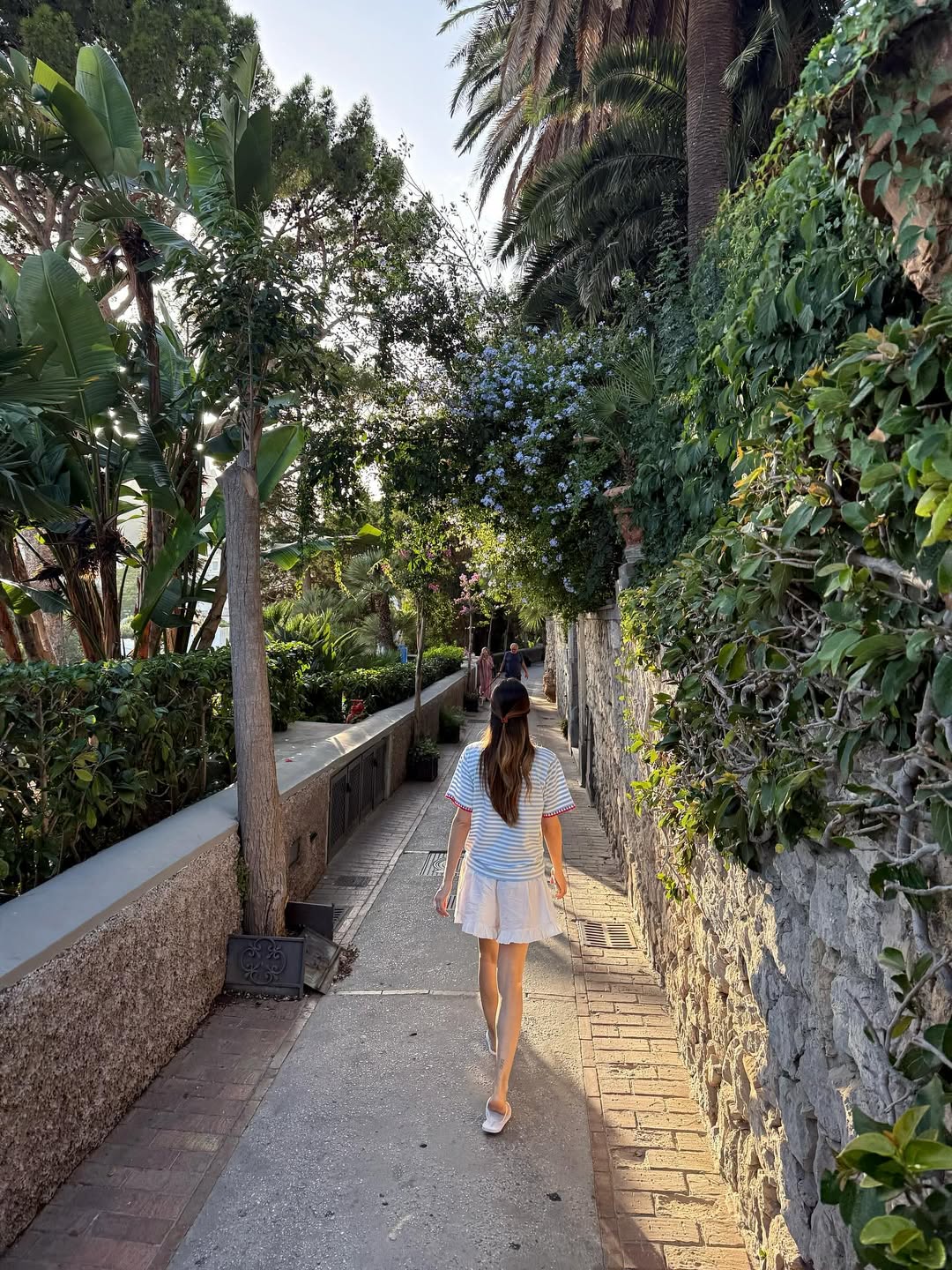 Reprodução Instagram @camilaqueiroz Reprodução Instagram @camilaqueiroz