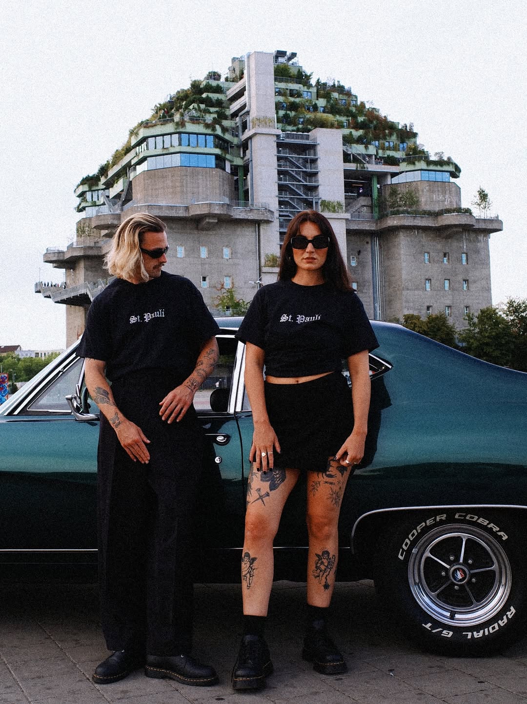 Jackson Irvine e a esposa, Jemilla Pir, sofreram ataques do dirigente do St. Pauli, René Born, nas redes sociais / Reprodução: Instagram