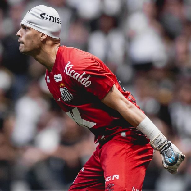 Flamengo prepara nova investida por Gabriel Brazão, goleiro do Santos