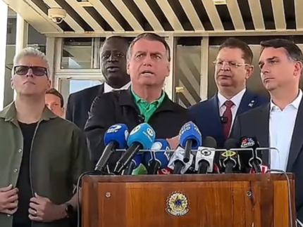 “Se Lula sinalizar, eu negocio com o Trump”, diz Bolsonaro sobre tarifa dos EUA