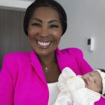 Vovó coruja! Mãe de Ludmilla celebra o primeiro mês de Zuri e encanta a web