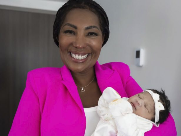 Vovó coruja! Mãe de Ludmilla celebra o primeiro mês de Zuri e encanta a web