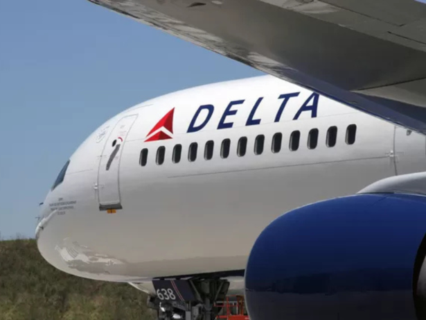 Delta oferece indenização a passageiros de avião que capotou em Toronto