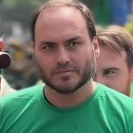 Carlos Bolsonaro atribui condenação do pai a Mauro Cid: “Parabéns”