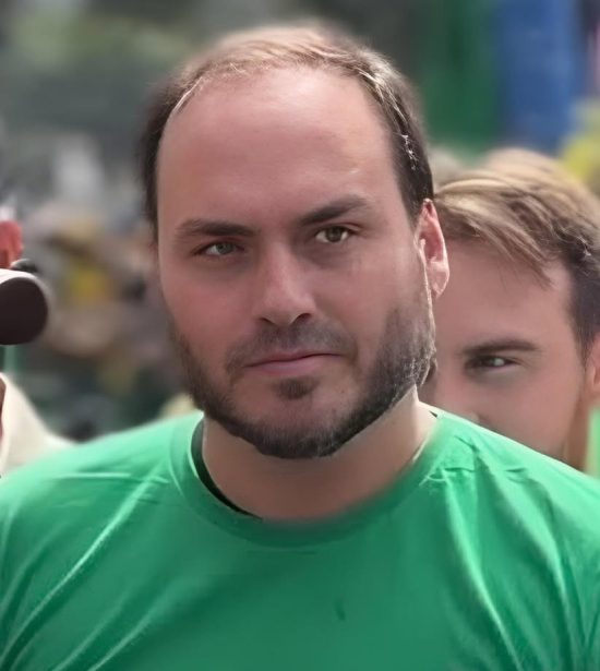 Carlos Bolsonaro atribui condenação do pai a Mauro Cid: “Parabéns”