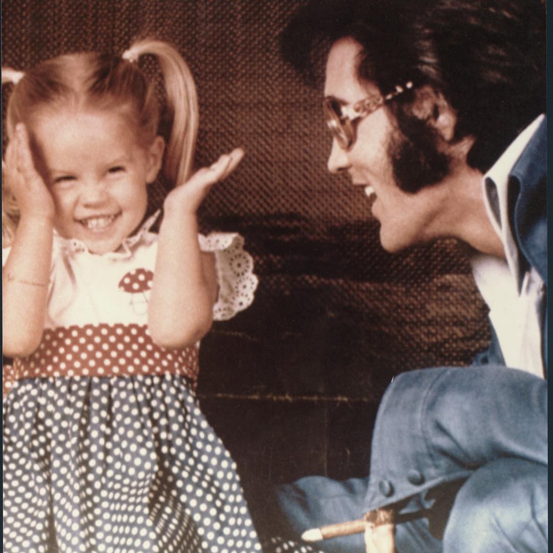 Elvis Presley e a filha Lisa Marie (Foto: Reprodução / Instagram)