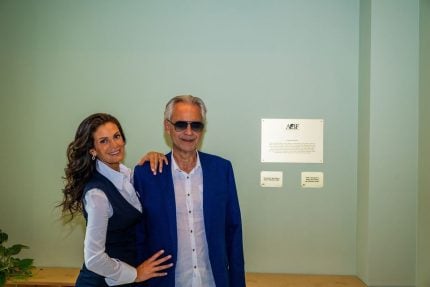 Andrea Bocelli diz que uso de celular afetou relação com a esposa