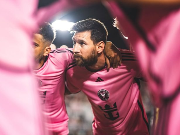 Messi negocia com time saudita e pode reeditar duelo com CR7, diz jornal