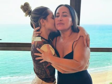 Mãe de Deolane rebate crítica sobre neta e questiona: “Até onde vai o ódio?”