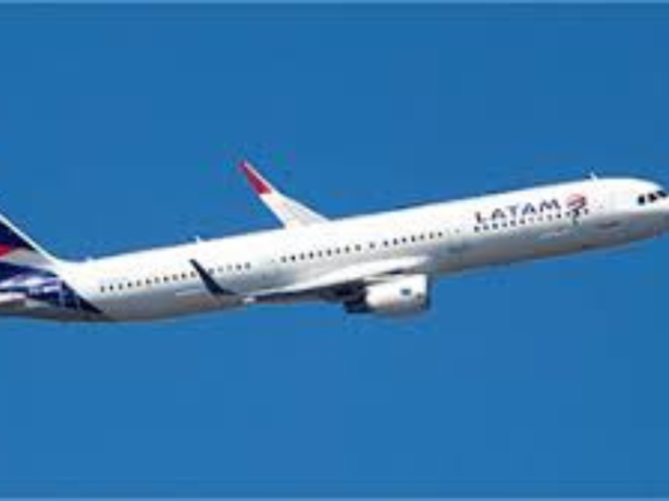 Passageira acusa LATAM de descaso após cancelamento de voo por ciclone em SP
