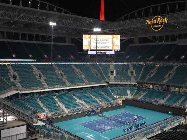 Duelo entre João Fonseca e Alcaraz sofre atraso após chuva em Miami
