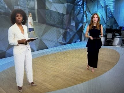 Por que tantos adereços na TV que não têm utilidade nenhuma? 1 (Maju Coutinho e Poliana Abritta apresentam o Fantástico / Divulgação)