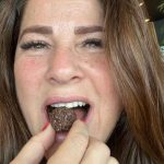Rixa de doces: Bisneta do criador do brigadeiro, Chris Pelajo, critica o morango do amor