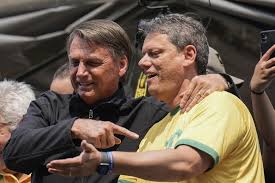 Tarcísio de Freitas solicita permissão ao STF para visitar Bolsonaro em prisão domiciliar