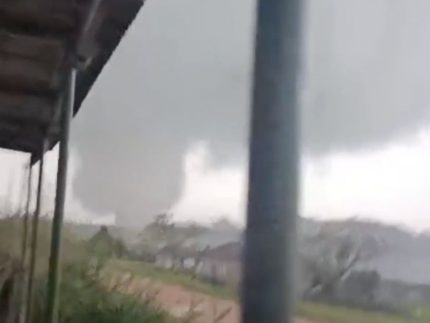 Ciclone causa destruição e deixa mais de mil desabrigados no RS