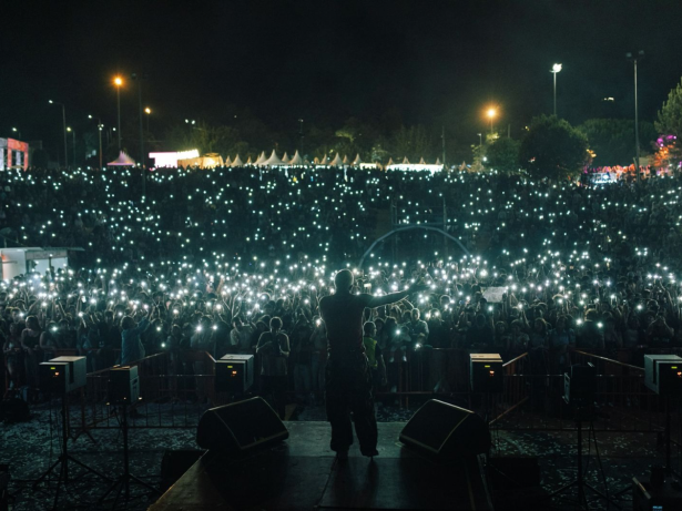 Turnê de MC Daniel em Portugal reúne 60 mil fãs e tem shows esgotados