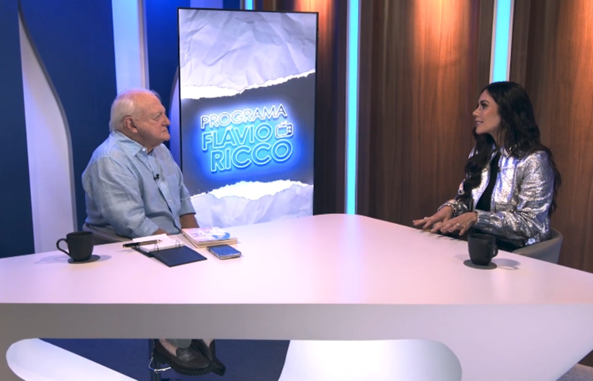Daniela Albuquerque em entrevista no Programa Flávio Ricco, da Leo Dias TV / Reprodução 